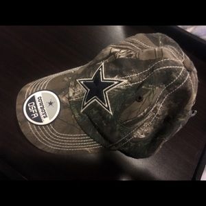 Mens Cowboys and Camo hat new with tags